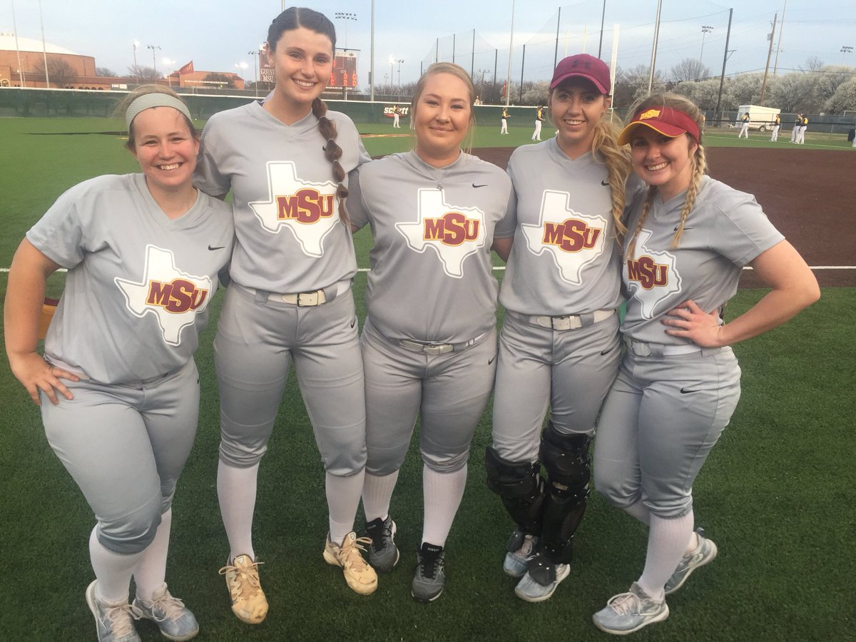 softballdadmsu's tweet image. Mustangs are sporting new grey uniforms tonight. Come out and watch the game tonight. The weather is awesome. #stanggang #msusoftball #midwesternstate