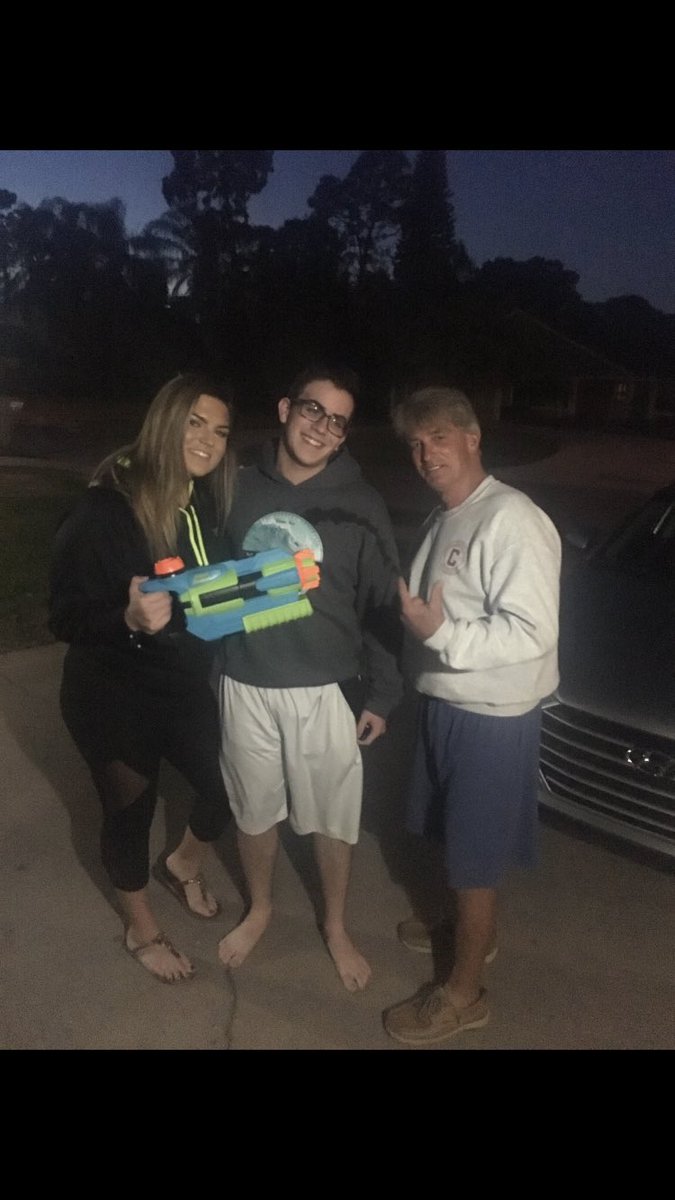 GirlsSplash's tweet photo. Down goes Hood... s/o to father Hood for putting his own kid out on the line of fire 🔥🔫 @ELWaterWars2k18 @SquirtTeam6GBWW https://t.co/KgH9yA0p6h