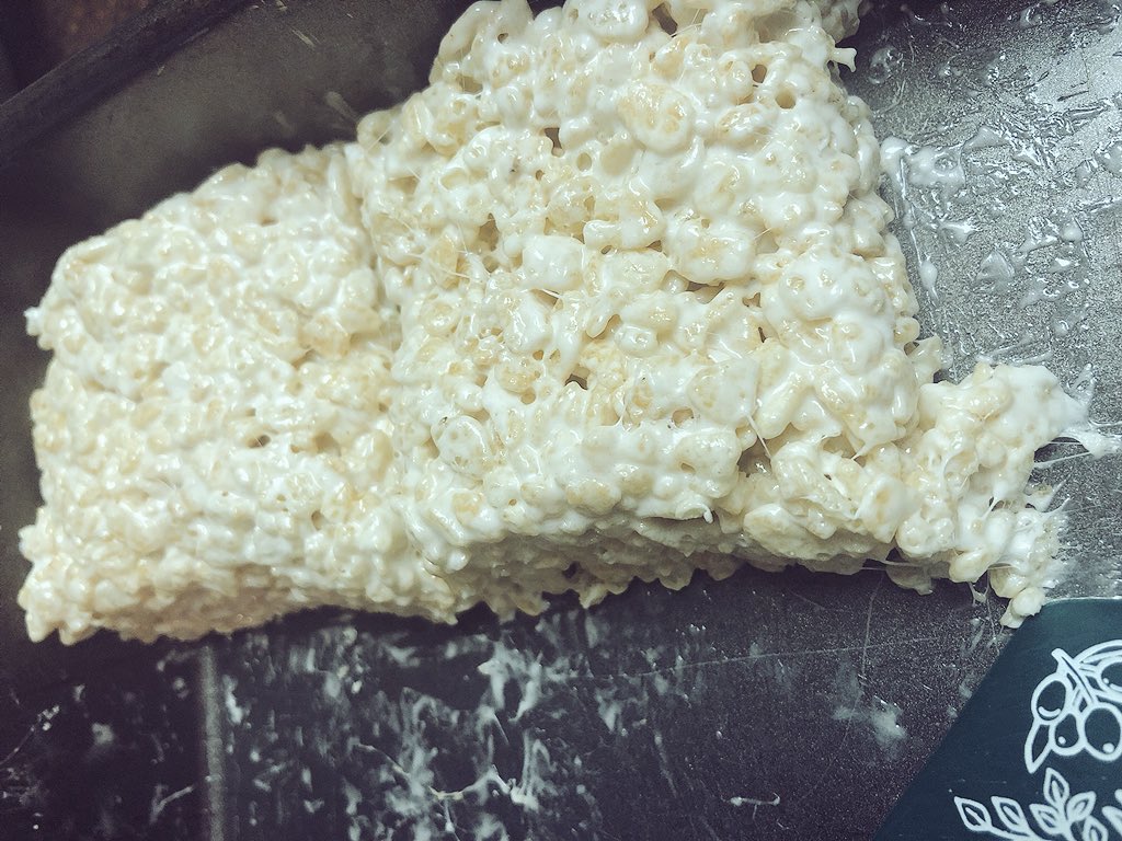 LitablesDC's tweet photo. King Kush rice crispy treats on the menu tonight. Get one now before they’re all gone! 202.524.0933
#litablesdc #edibles #dc #dmv #stoner #initiative71 #infusedtreats #bakedgoods #kingkush #sativa #indica #hybrid #dank https://t.co/5eywqOex6g