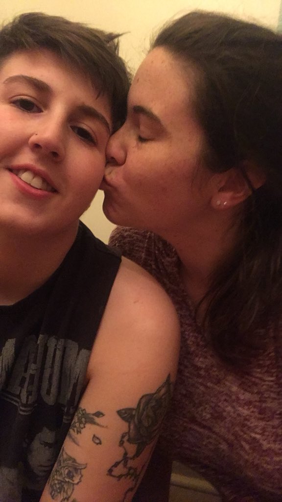ohnoitsdanica's tweet photo. 😩🤤i meaaann, i don’t usually toot my own horn but holy god damn we are #CoupleGoals #LGBTladies 🏳️‍🌈 https://t.co/NJRruKQnnZ