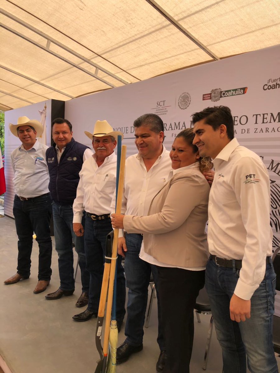 PetSCT's tweet photo. Hoy se dio inicio al programa de empleo temporal en el estado de Coahuila, en presencia del gobernador Miguel Ángel Riquelme Solís y del Director del centro de SCT de Coahuila Jesús María Montemayor Garza. https://t.co/SUYsHroI0j