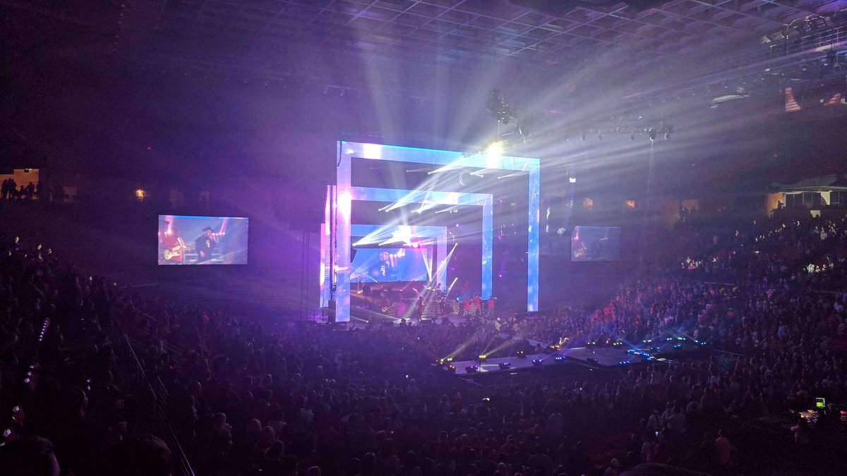 garymoyers's tweet photo. Hits Deep tour with TobyMac and friends. Fun night! #everysongahit https://t.co/0M37JaXtnd