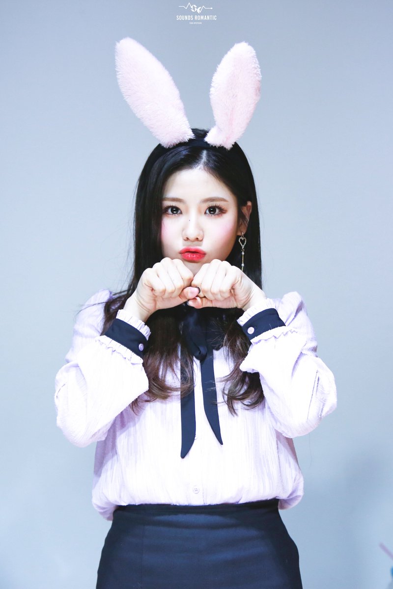 Sounds_00's tweet photo. 180309 잠실 팬사인회
#혜연 #조혜연 #구구단 #The_Boots

구구단 토끼소녀 보실래요? 🐰

@jellyfish_ent @gu9udan https://t.co/RnerEybkC1