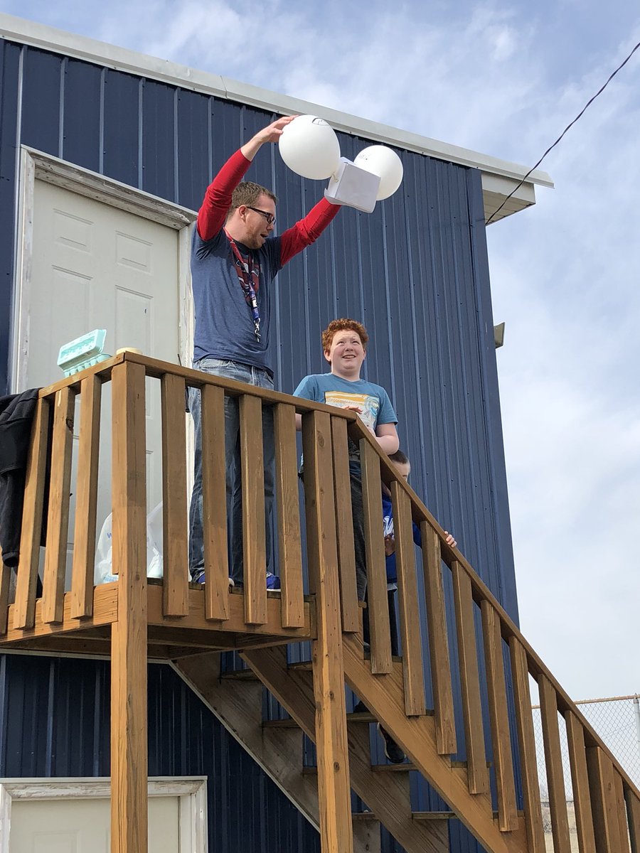MceScience's tweet photo. It was a nice day for an Egg Drop with our 1st grade friends!! @MCE_Dortch #MCEPride #mceloves https://t.co/eTWmMI2efH