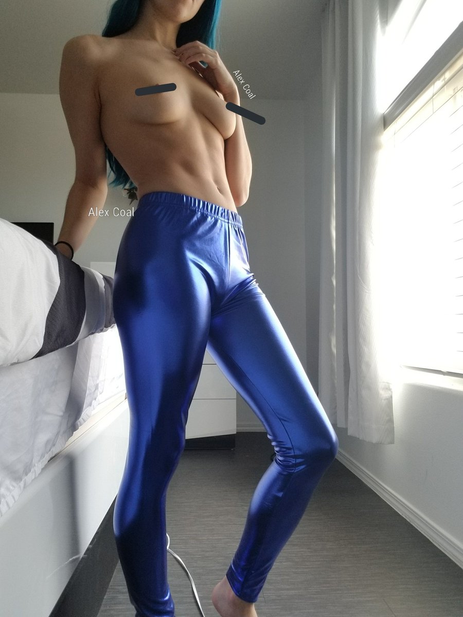 AlexxxCoal's tweet photo. I love getting presents in my p.o. box!
💌🎁💝
Thank you to the person that sent these awesome blue pants.
💕

Alex Coal
P.O. Box 231042
Las Vegas NV 89105

💕 https://t.co/ugKdZcZsgf