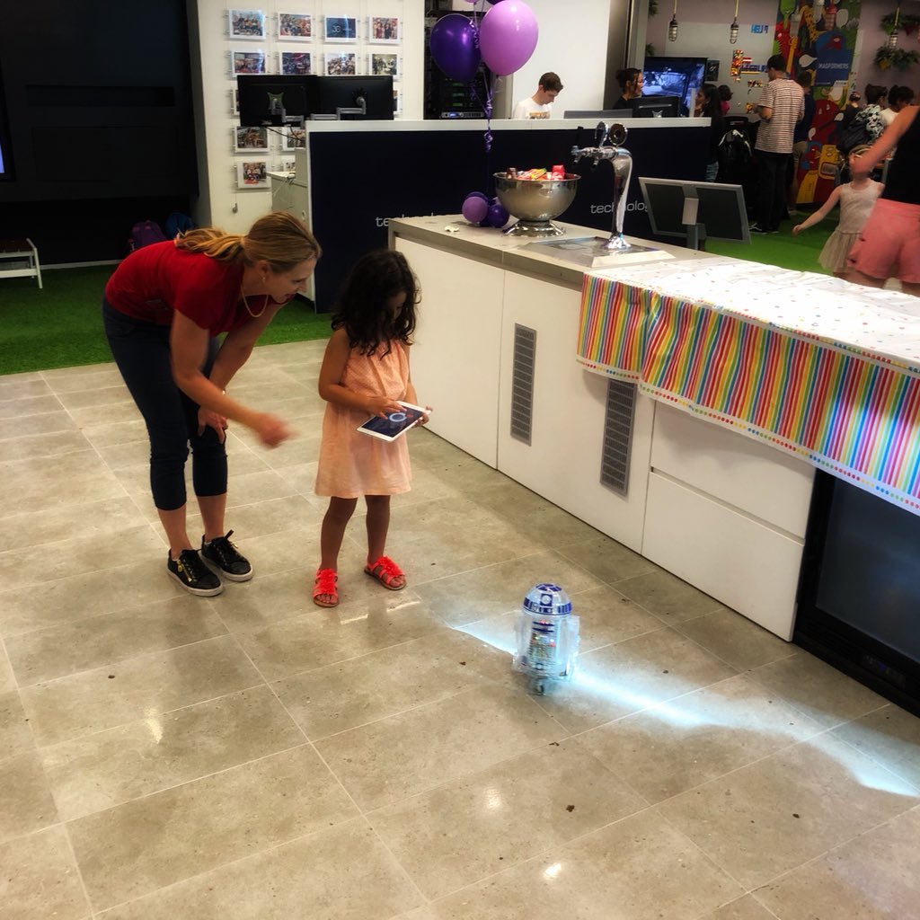 WORK180_'s tweet image. These aren’t the droids you’re looking for. #superherodaughterday18 #brisbane #technologyone @TGAsuperheroes