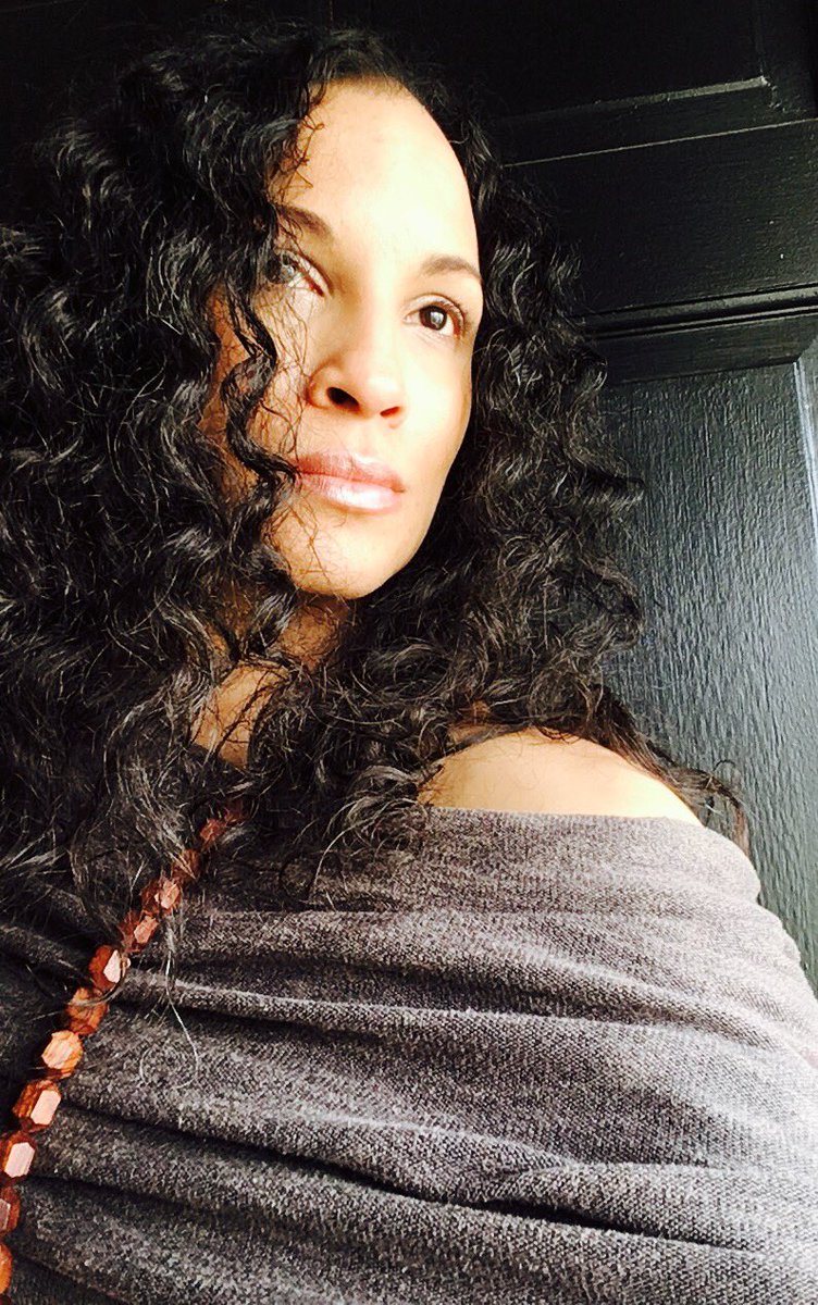 DianaraGold's tweet photo. I DO love myself some me, and moreover I love rockin some CURLS! #curlyhairdontcare #divacurls #blackgoddesspower #hairmatters #prettywoman #howyougetsofly #actress #model #vocalist #songwriter https://t.co/zIzuhujFZX https://t.co/OA2Ky2dVCd #filmdirectors #musicproducers https://t.co/pRDENjp5WZ
