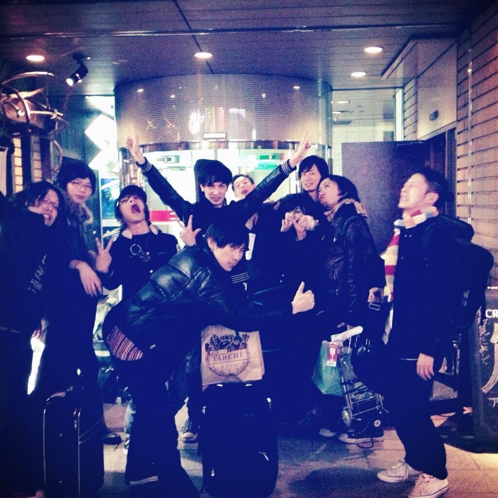 JKR_sangoku's tweet photo. 【本日の注意事項①】

・本日の入場は整理番号順となります。

・混雑が予想されますので、手荷物のお預けは駅ロッカーをご利用下さい。プラネットKのクロークサービスが利用可能な場合は再度アナウンス致します。

・若干数ですが、16:00よりプラネットK受付にて当日券(3500円)を発行致します。 https://t.co/oj28Pe0k6D