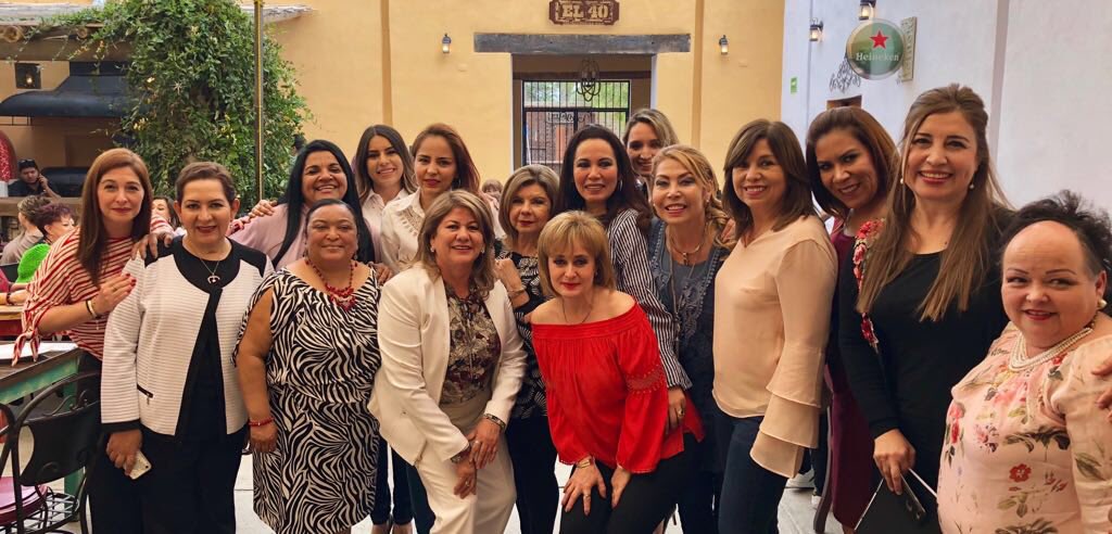 Boreque's tweet photo. En Cuatro Ciénegas con grandes amigas en la Conmemoración del #DíaInternacionalDeLaMujer ¡Juntas Avanzamos! @mrikelme @DianaGlzSoto @LilyGutierrezB @luciaazucena @PelanchaC @ddakys @DianaReyna28 @GracielaFdz19 @santosgarzah https://t.co/25WbPwfvc1