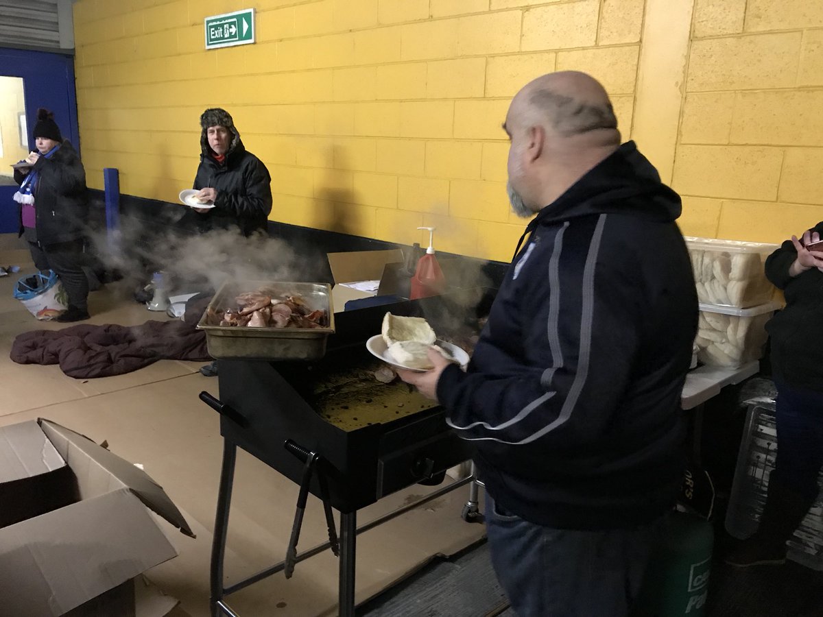 htafcfoundation's tweet photo. 📸 long queues this morning at the #BigSleepOut for tea, coffee and bacon sandwiches! Well done to all those #htafc supporters who took part 👏👏👏 (AT) https://t.co/jE5uBKJZbr