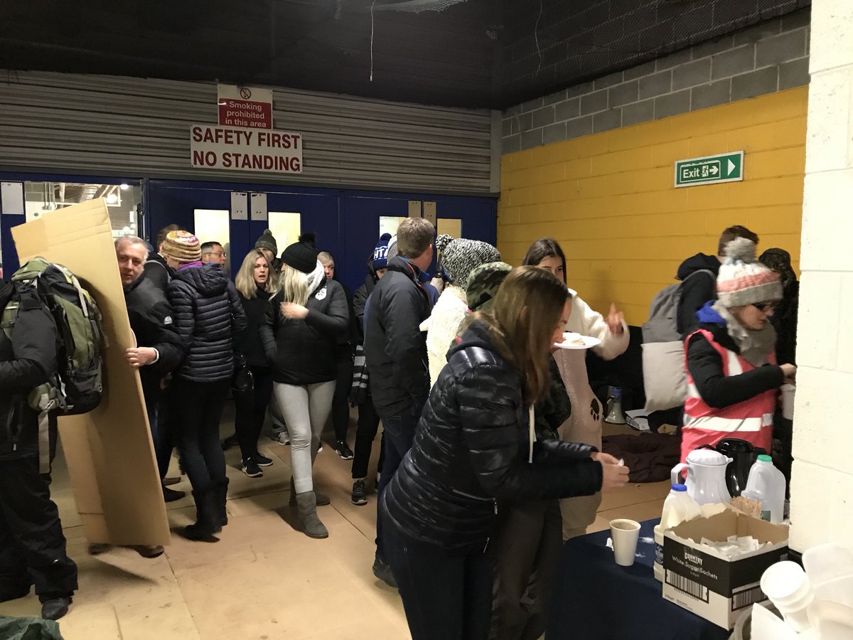htafcfoundation's tweet photo. 📸 long queues this morning at the #BigSleepOut for tea, coffee and bacon sandwiches! Well done to all those #htafc supporters who took part 👏👏👏 (AT) https://t.co/jE5uBKJZbr