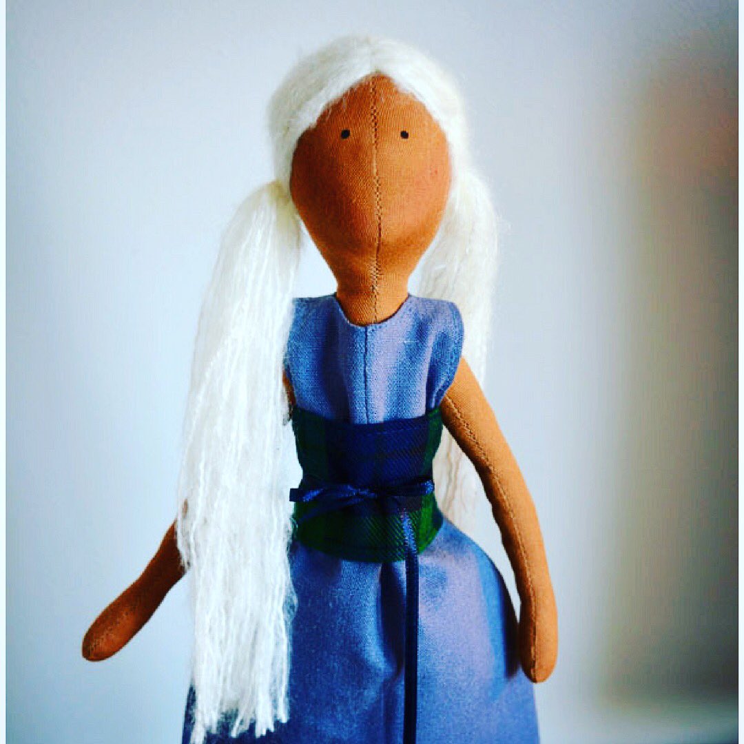 She looks out for the sun, the warmer and spring...
.
.
🌷🌞
.
#berlin #sewing #dollstagram #spring #scandinaviandesign #hygge #ragdoll #weekend #sunday #springtime #madeingermany #handmade #hyggelig #nordichome #dolls #linen #cotton #springflowers #scandinavianhome