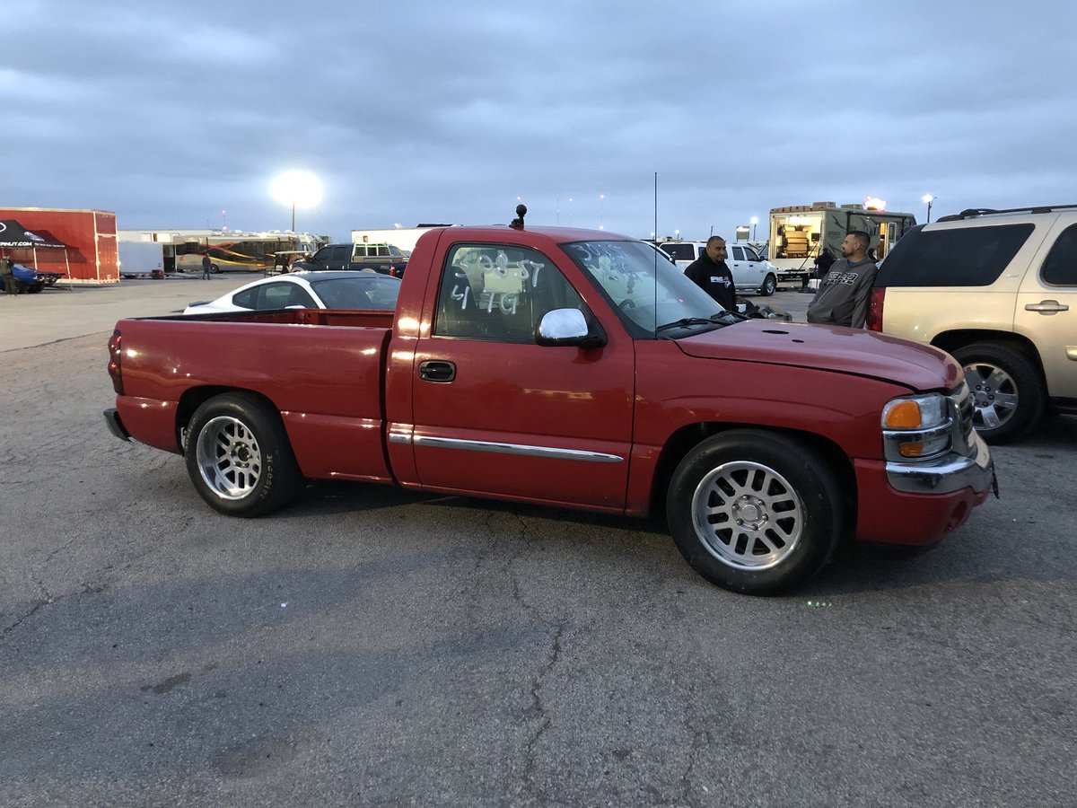 1320Video's tweet photo. The World Record Holder for the Fastest 4 wheel drive truck doesn’t look like it runs an 8.60 until you look under the hood. https://t.co/rhlTAibqgJ
