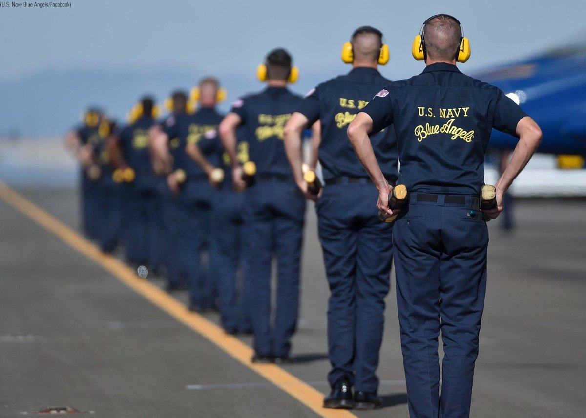 FoxNews's tweet photo. The @BlueAngels run a practice demonstration in preparation for the 2018 show season which kicks off Saturday. https://t.co/YgbZEsXayK
