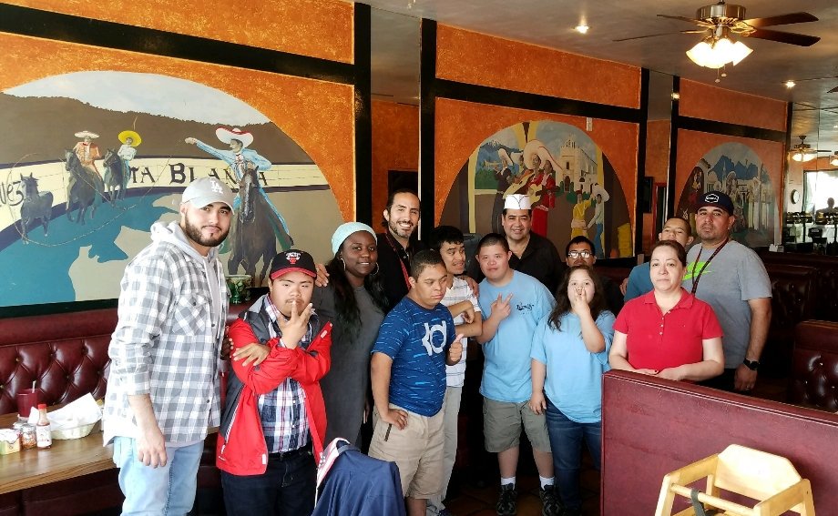 KoolKrewLV's tweet photo. Thank you Raul's Mexican restaurant! The Kool Kidz loved the delicious food! @HHSCougars @vlandesfeind @CVUHSDnews @theCVway @_HawthorneCA #supportsmalllocalbusinesses  #education #makingmemories #makingadifference #itswhatwedo #cougars #teamKoolKidz #KoolKidz https://t.co/HOq2KuW4uY