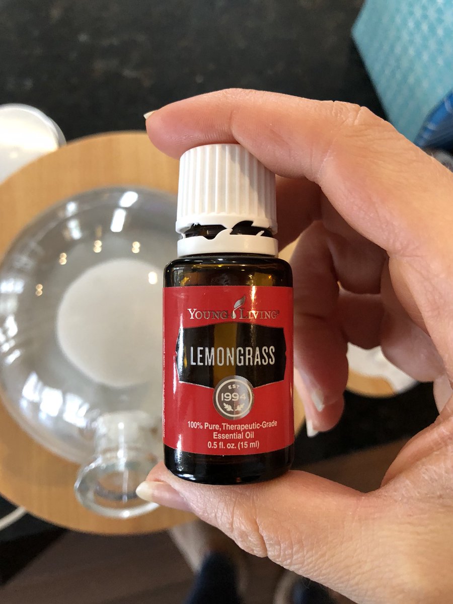 staceyilyse's tweet photo. Anybody use this bad boy today..? Lemongrass #essentialoils is amazing for anti-viral, it also smells like fruit loops when diffused! Try it and hit me back to confirm 😊. 
#yleo https://t.co/ATjaNYAECf