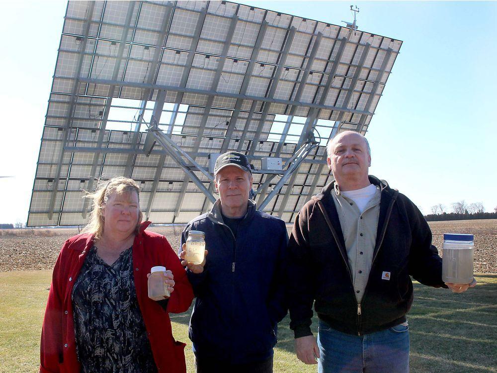 TheWindsorStar's tweet image. Essex MPP Taras Natyshak was removed from the legislature Thursday for producing a water sample during his remarks regarding suspected water contamination in the Chatham-Kent area due to wind turbi… bit.ly/2DgPvQn