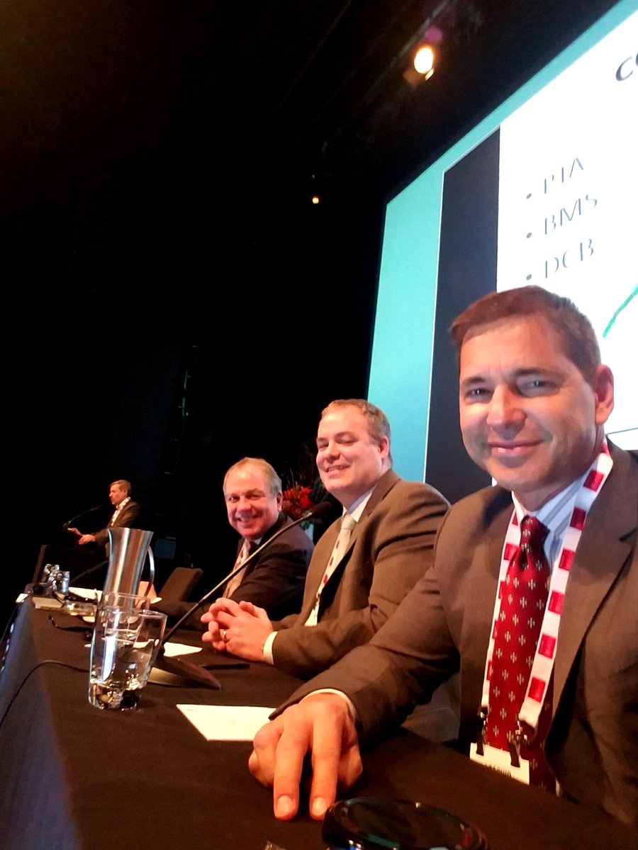 drseanlyden's tweet photo. DES for tibials. Dr Varcoe VIVA meets APSCVIR @VIVAPhysicians #vivapvd @drseanlyden @mddakemd https://t.co/HlEwJK2915