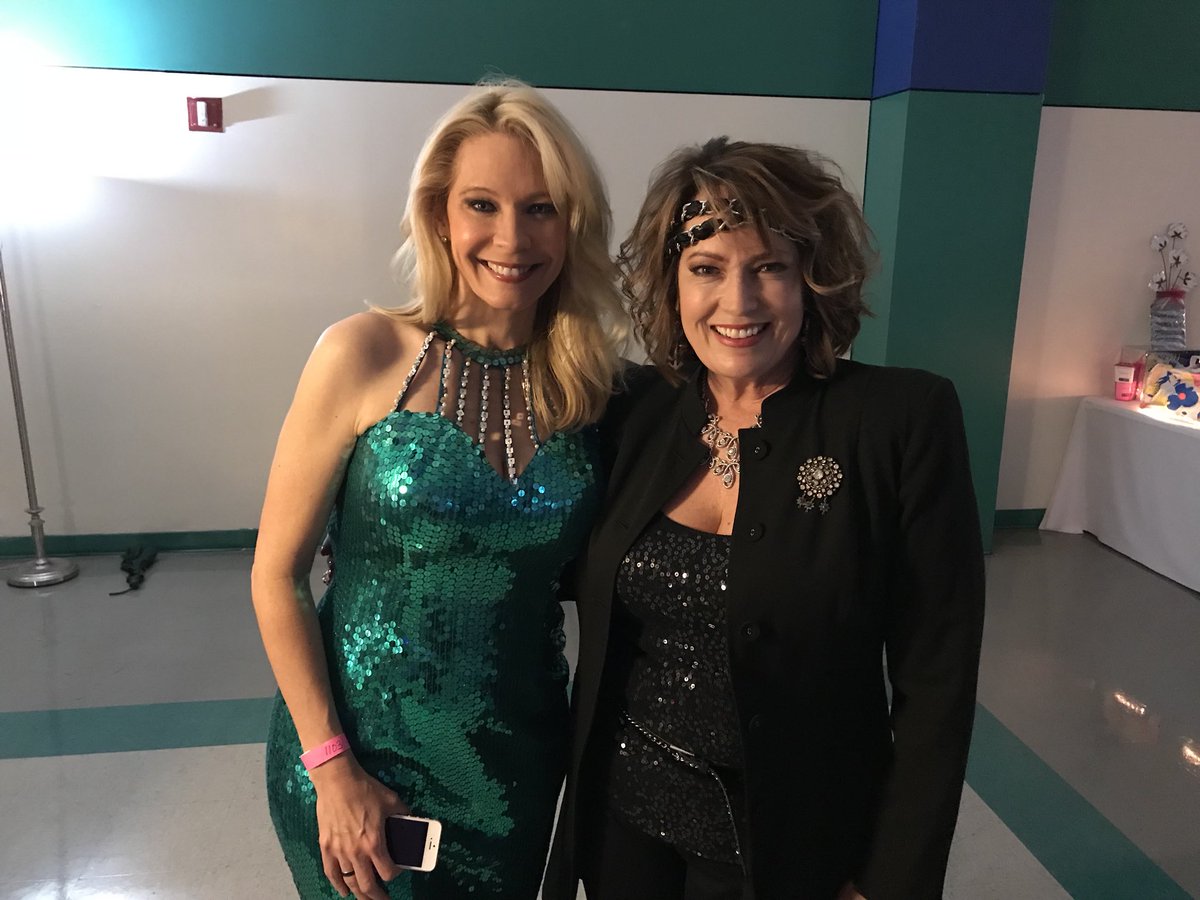 KarenLarsenKJRH's tweet image. Love working with Sunny Leigh!  @KJRH2HD @SunnyLeighKVOO #MomProm