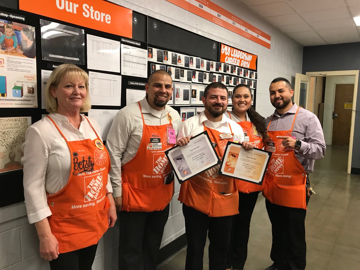 Alex_Fuentes85's tweet photo. Not one, but TWO awards!!!! Great job Saul @Specialty0620 for an outstanding performance in 2017. #1 SASM in the District and #2 SASM in the region. 👏🏼👏🏼👏🏼 #teamhawthorne0620 #PCD62 @m_gomez_hd @SHIRLEYBARAONA https://t.co/LgJWavqWHG