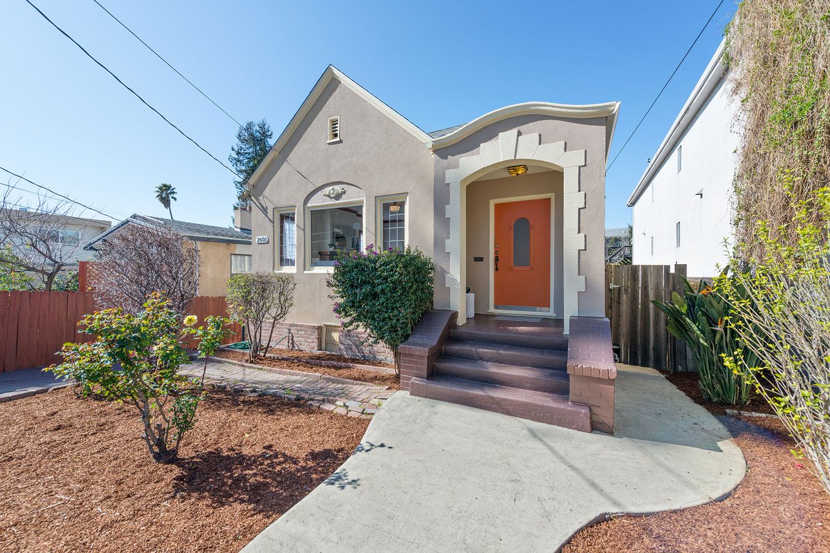 OpenHomesPhoto's tweet photo. Details such as leaded glass windows, beautiful arches and a tiled fireplace are only a few of the features that make this home special. 2601 9th Avenue, #Oakland - Pres By: @CarlaBuffington &amp; Maria Cavallo-Merrion @PacUnion - https://t.co/LeQcCwmj7k #OpenHouse #ForSale #BayArea https://t.co/1X2ALePayI