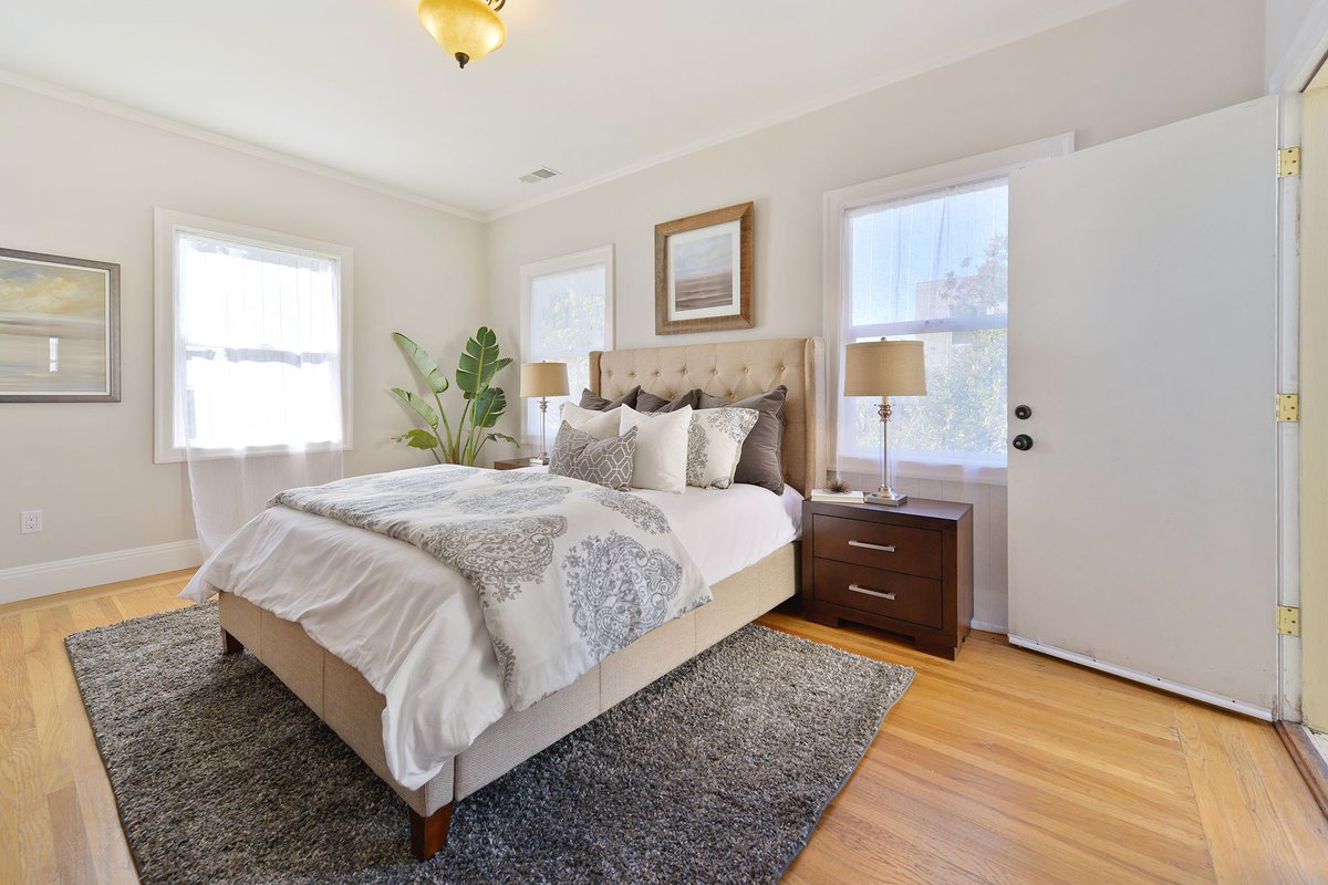 OpenHomesPhoto's tweet photo. Details such as leaded glass windows, beautiful arches and a tiled fireplace are only a few of the features that make this home special. 2601 9th Avenue, #Oakland - Pres By: @CarlaBuffington &amp; Maria Cavallo-Merrion @PacUnion - https://t.co/LeQcCwmj7k #OpenHouse #ForSale #BayArea https://t.co/1X2ALePayI