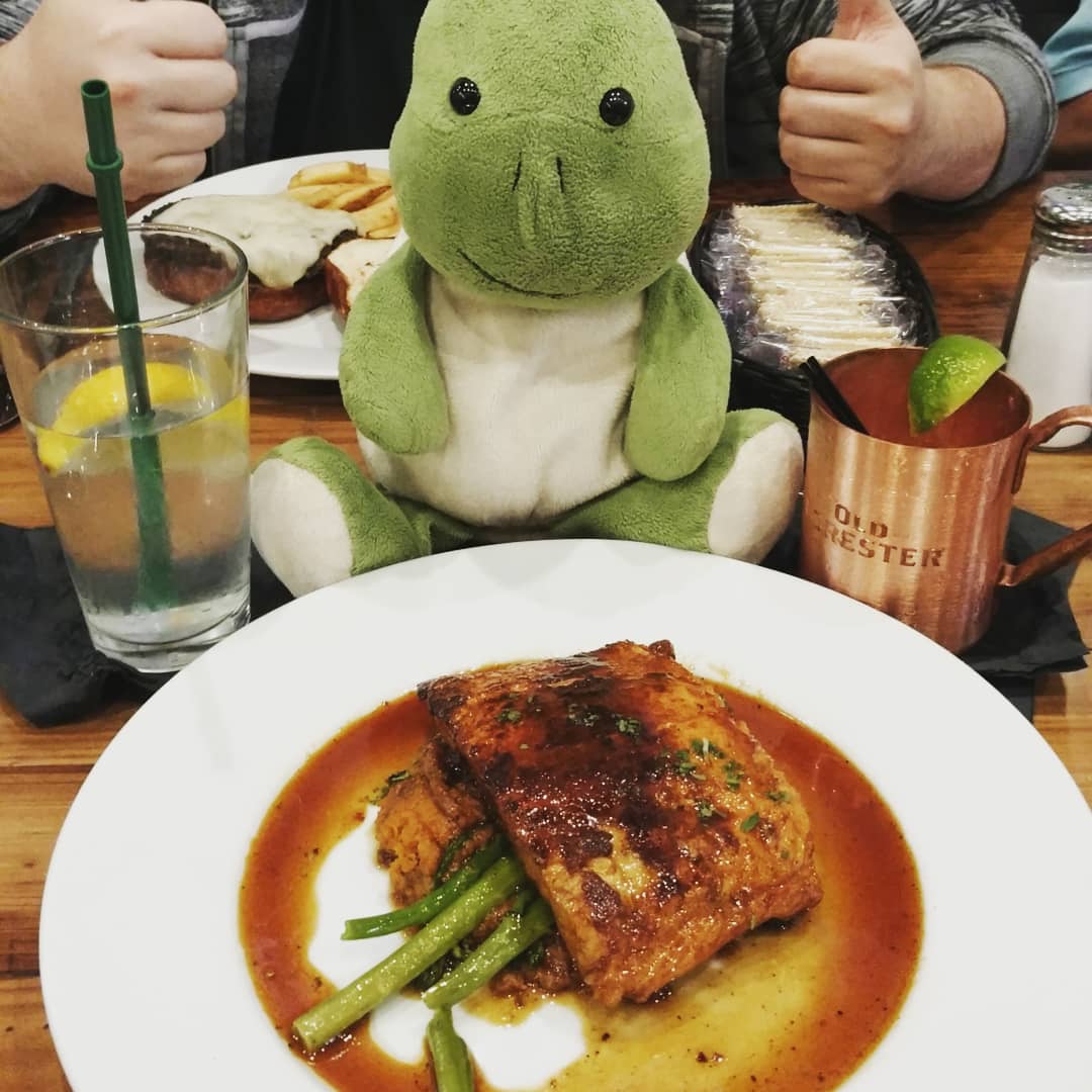 MasolinoTurtle's tweet photo. Great food and, more importantly, great drinks @headsandtailsseafood. Fantastic #kentuckymule and the Pineapple &amp; Bourbon Salmon is #amazing.🍍#omnomnom #greateats #MasolinoTurtle #yougottago https://t.co/xeV1fldFkp