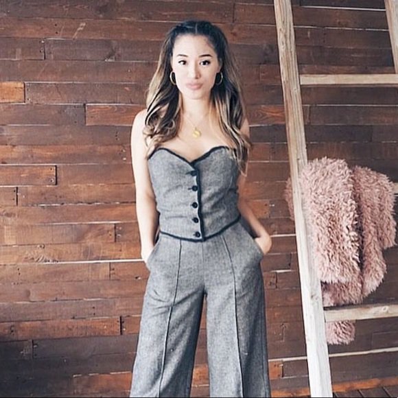 TheAmandaWeiss's tweet photo. So good I had to share! Check out all the items I'm loving on @Poshmarkapp #poshmark #fashion #style #shopmycloset #tartcollection #storets #minkpink: https://t.co/WkQPPFcWoN https://t.co/tVvbvvfIXq