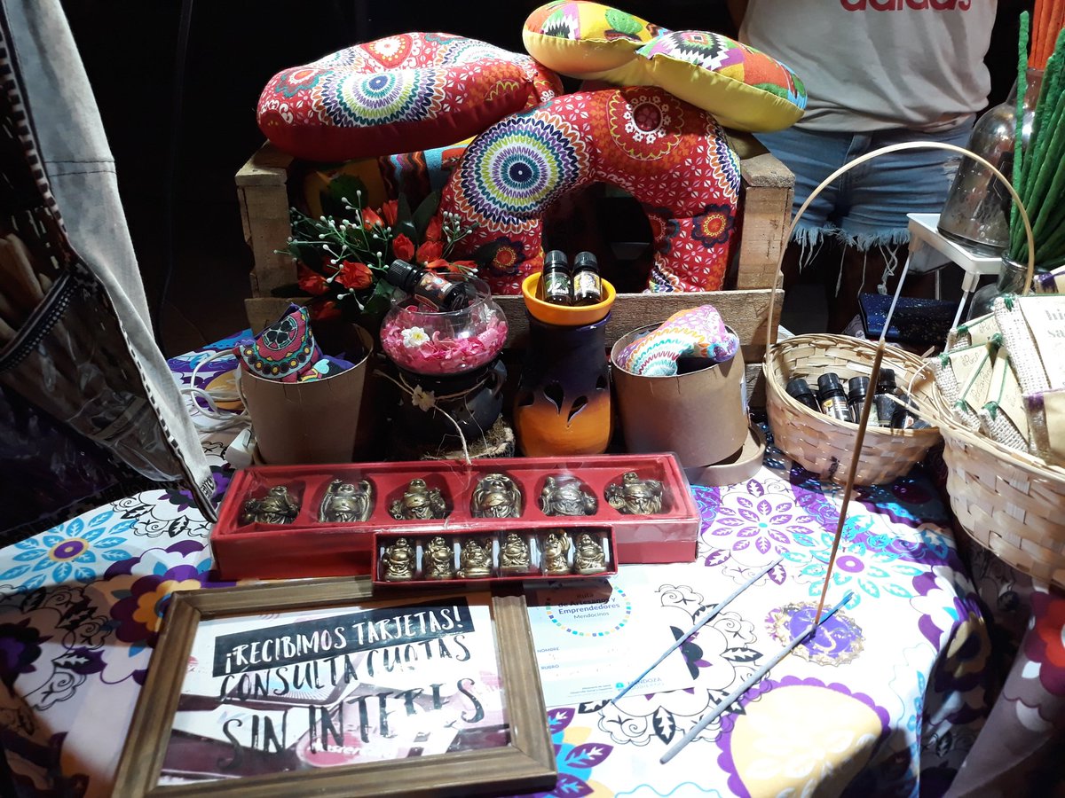 MuniGuaymallen's tweet photo. Aromas inigualables en el stand de  Holística Mendoza.
¡Te esperamos en el Paseo de artesanos del Boulevard Dorrego! https://t.co/yxJcnyVmhZ