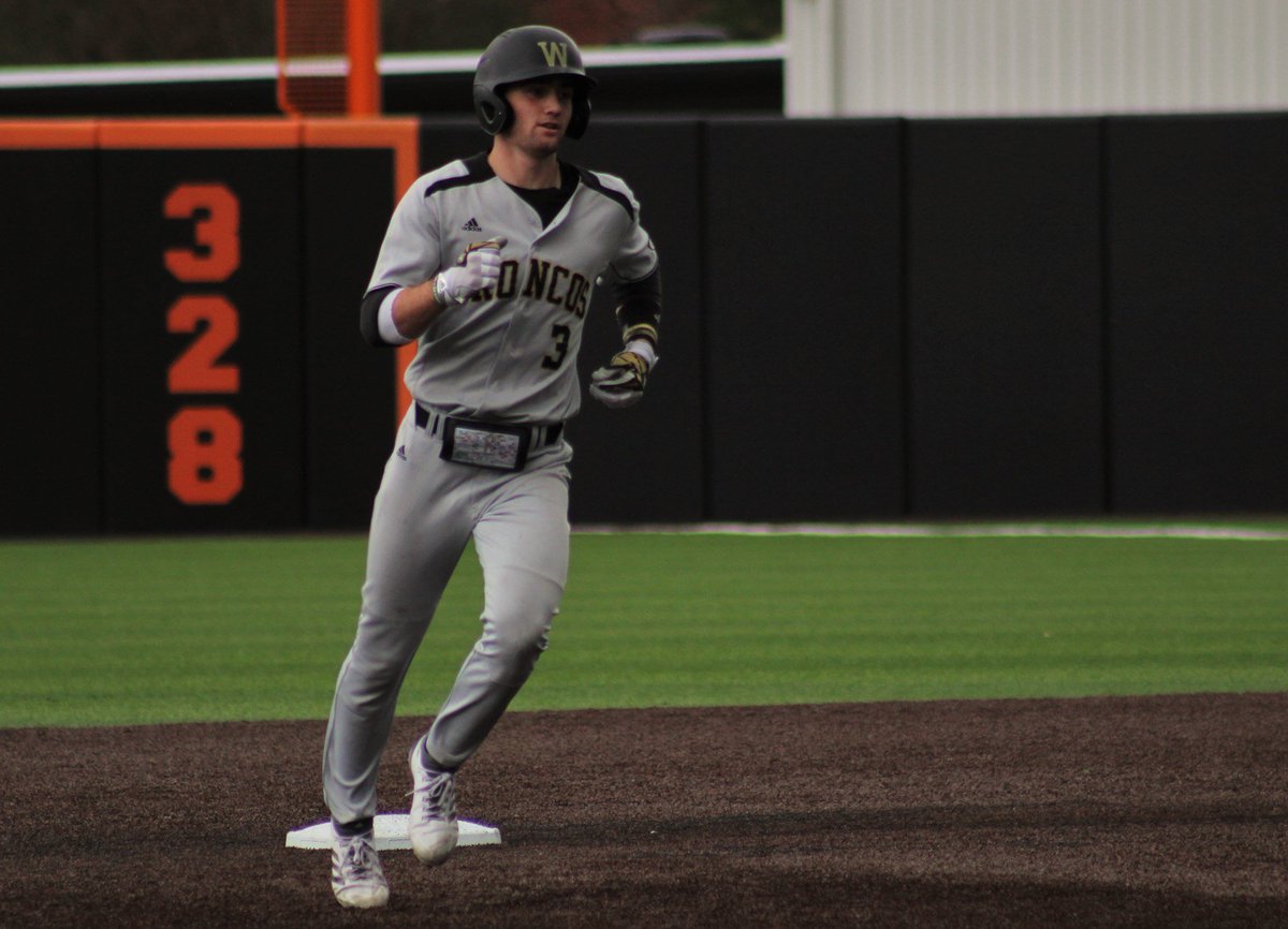 Offense Leads the Way as WMU Baseball Defeats Georgetown, 12-7 dld.bz/gFBTC