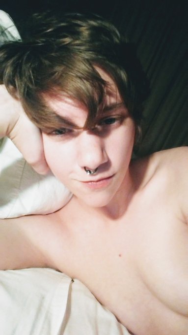 Feeling kinda cute tonight...   #Queer #PDX #Enby #Companion https://t.co/0EyulhDwcA<a href="/tag/queer"class="tags">#Queer</a><a href="/tag/pdx"class="tags">#PDX</a><a href="/tag/enby"class="tags">#Enby</a><a href="/tag/companion"class="tags"><span>#companion</span></a>