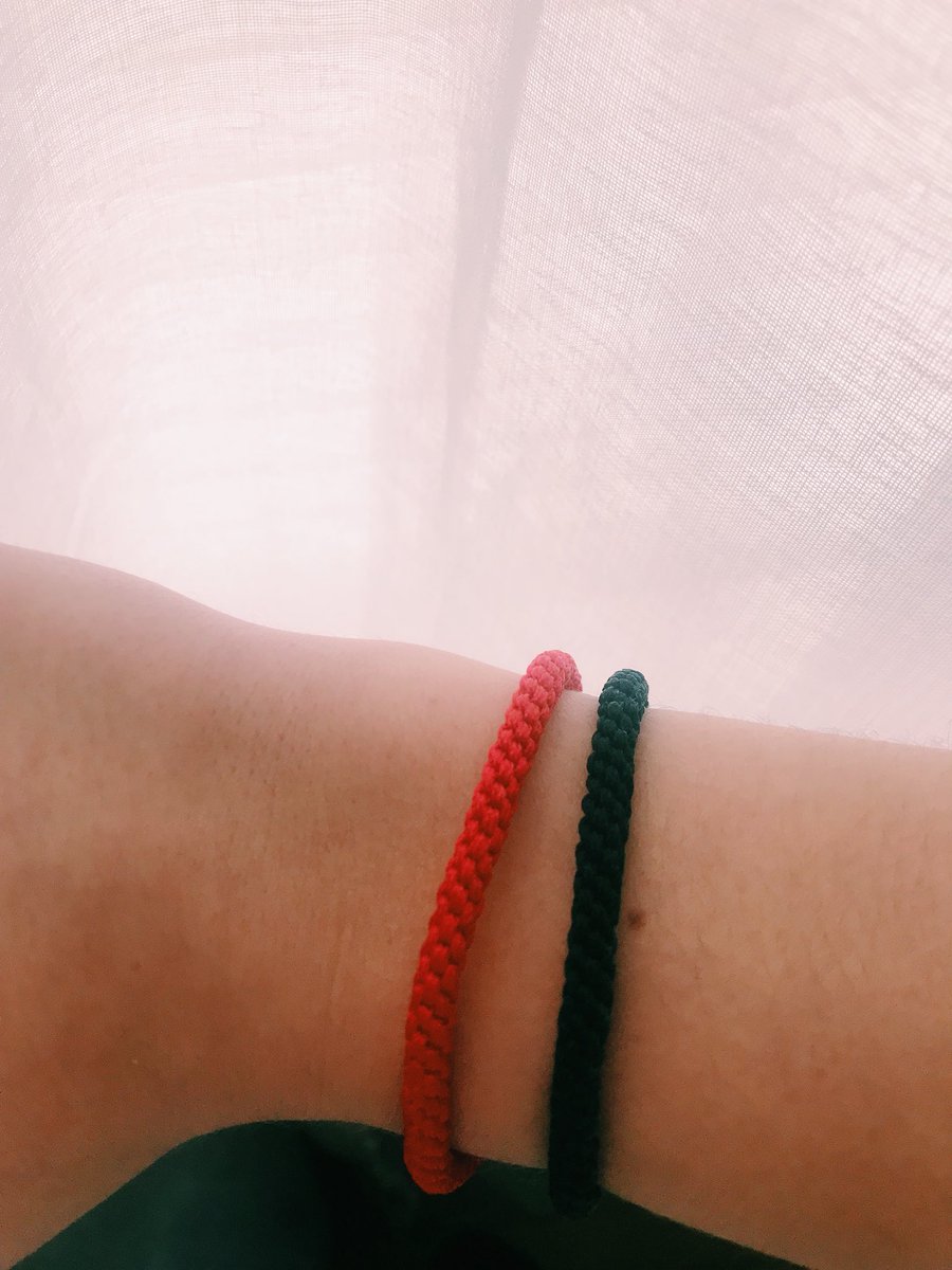 sydtracey's tweet photo. NEXT WEEK I am selling bracelets to honor the lives lost at the Stoneman Douglas High School shooting. All proceeds go to the Sandy Hook Promise. If you want to help create a safer school environment for everyone, BUY BRACELETS❤️🖤 dm me with questions :) https://t.co/eFRNEbWfWd
