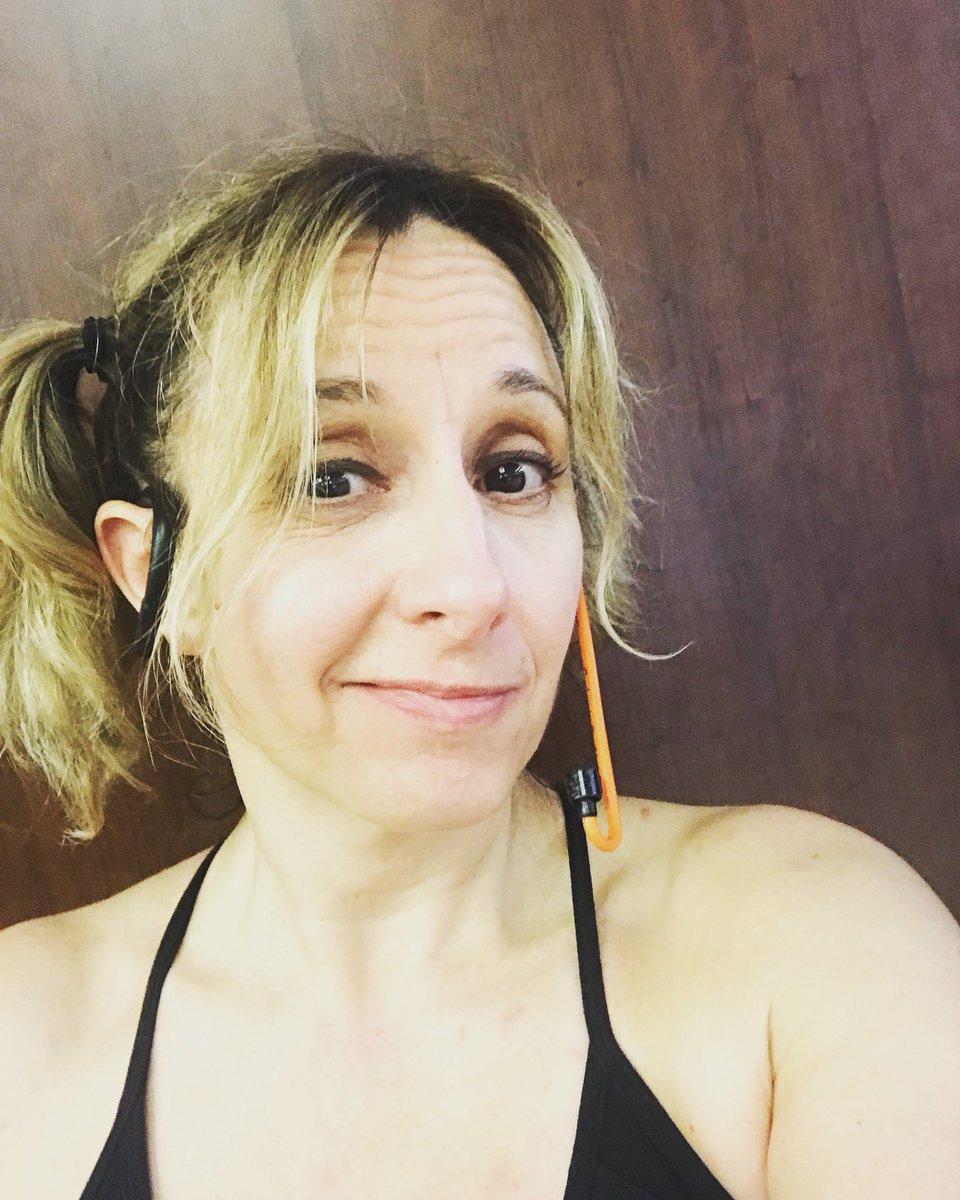 weezee1968's tweet photo. Gym Hair Don't Care 🏋️‍♀️🤷‍♀️ Dry shampoo to the rescue 🙈 Maybe 7 classes without washing my hair is a bit much 😂🤦🏼‍♀️  My pigtails are droopy 😉

#fridayvibes #gymhair https://t.co/qw5w6p6FGl