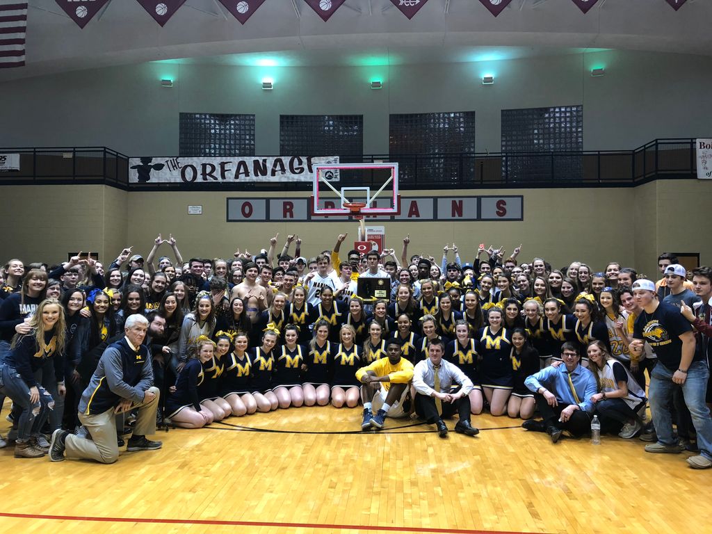 3A Centralia Sectional Final:
Wildcats 71 East Side 68 F/OT
Schafer hits a 3 as time expires!!! Wildcats are headed to the SUPER!
What. A. GAME.
<a href="/deuceandabuse/">Darren Kinnard</a> <a href="/wmixsports/">WMIX Sports</a> @SIprepsports <a href="/1035ESPN/">1035ESPN</a>