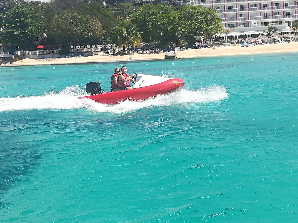 Sunwaveminiboat's tweet photo. This is what your #springbreak should look like!
#boating #montegobay #jamaica #snorkeling #speed #nosnow #beach https://t.co/tT1tWDPcFS
