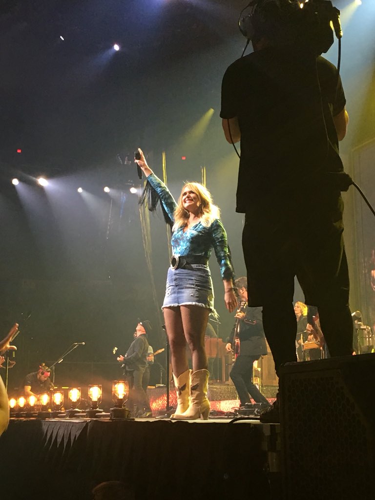 PaycomCenter's tweet photo. All of @ChesapeakeArena is singing along with @mirandalambert tonight! https://t.co/r8HoVhOmRq