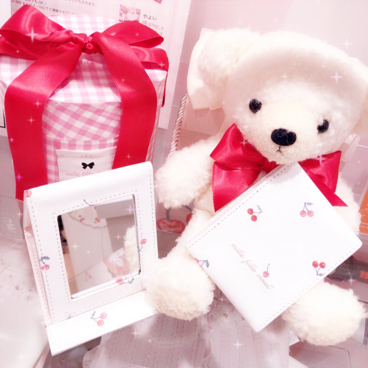 LD_twins's tweet photo. お配りしてるノベルティはこちらのミラー🙆🏻‍♀️💞

mille fille closetルミネエスト新宿店のみのノベルティなので是非皆様GETしてください🍒
ﾄﾚﾝﾁｺｰﾄ以外でも税込￥25000以上お買い上げの方にもプレゼントしております🎁✨
ﾙﾐﾈｶｰﾄﾞご利用で10%オフも引き続き行っております🐰❣️ https://t.co/vFeqkHhA2y