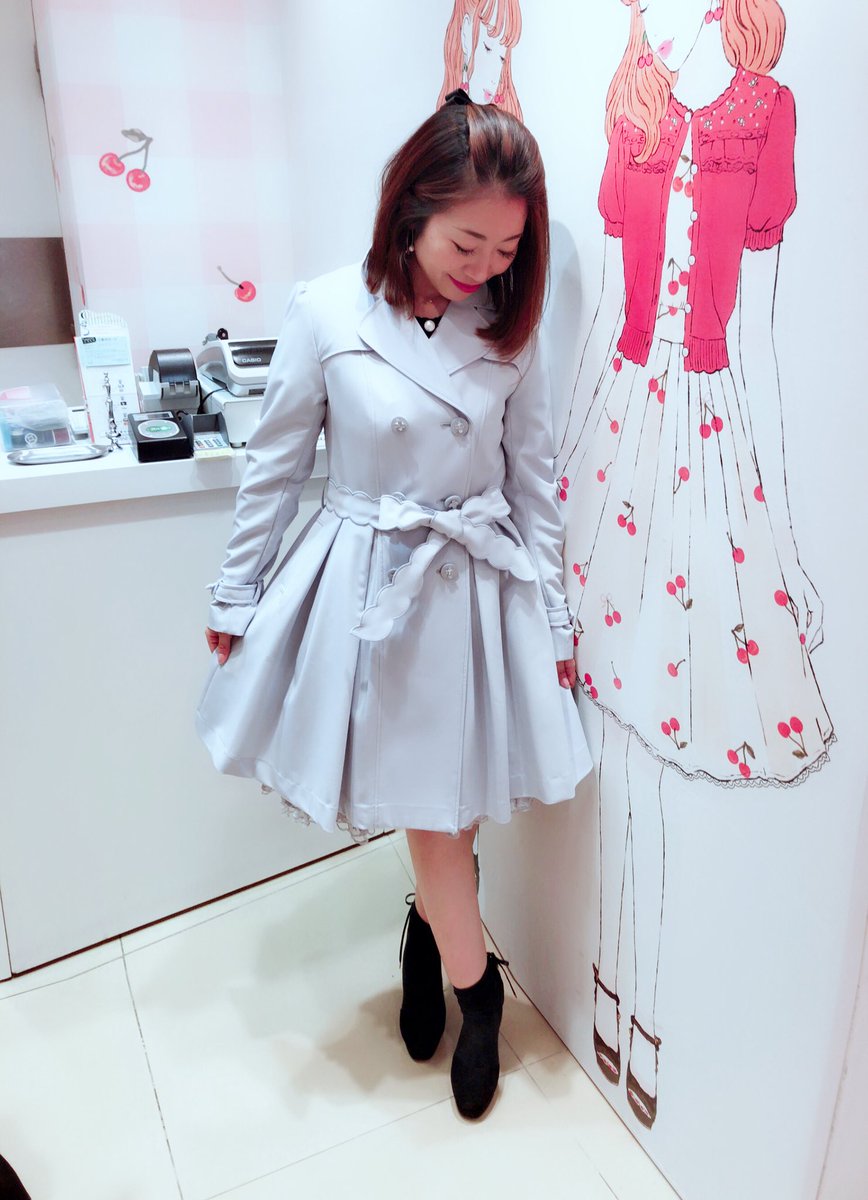 LD_twins's tweet photo. 👚ﾄﾚﾝﾁｺｰﾄﾌｪｱｰ✨

🍒ｽｶﾗｯﾌﾟﾍﾞﾙﾄﾄﾚﾝﾁｺｰﾄ ￥14800＋税
🍒夢見るﾄﾞｰﾘｰﾋﾞｼﾞｭｰｺｰﾄ ￥14800＋税

ただいまルミネエスト新宿店では期間限定でﾄﾚﾝﾁｺｰﾄお買い上げの方にノベルティプレゼント🎁💕
こちらのLODISPOTTOのﾄﾚﾝﾁｺｰﾄも対象です✨ https://t.co/YUHmSaSBS5