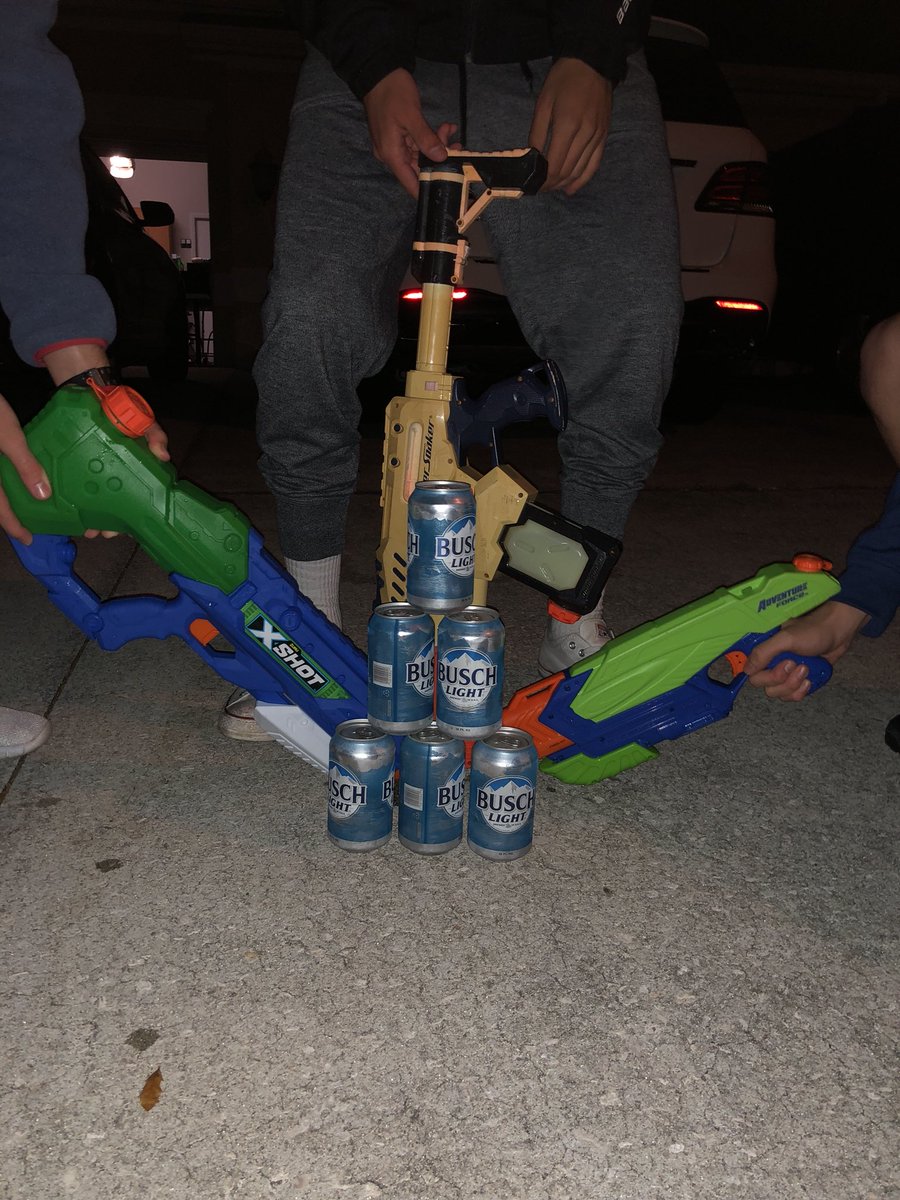 ItsaTideAd1's tweet photo. Roll up on northfield rn bc lakefront is busted and we’ll give you a cold one https://t.co/zw6by72HRS