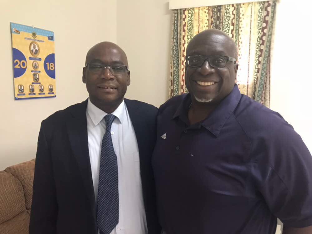 harrykthomasjr1's tweet image. With His Worship, the Victoria Falls Mayor, Sifiso Mpofu, discussing tourism and jobs/economic development @usembassyharare