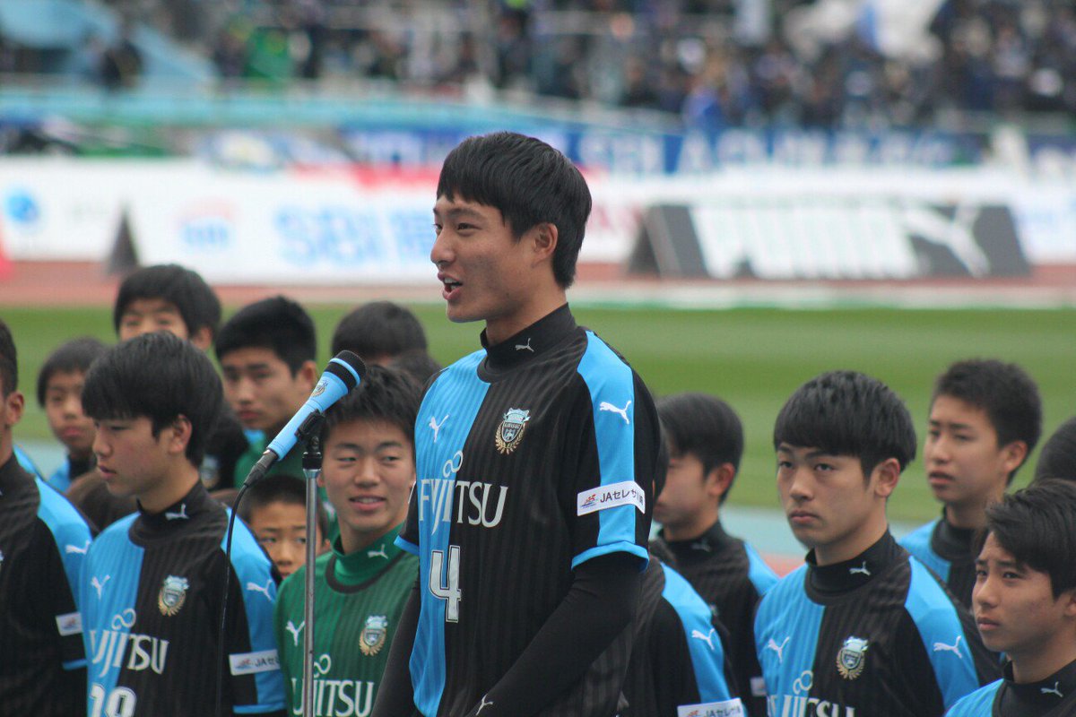 なかはらいだいち サポーターにあいさつする川崎フロンターレu 18のキャプテン 高吉正真 フロンターレu 15のキャプテン 小室愛樹 フロンターレu 12のキャプテン 齊名優太の3選手