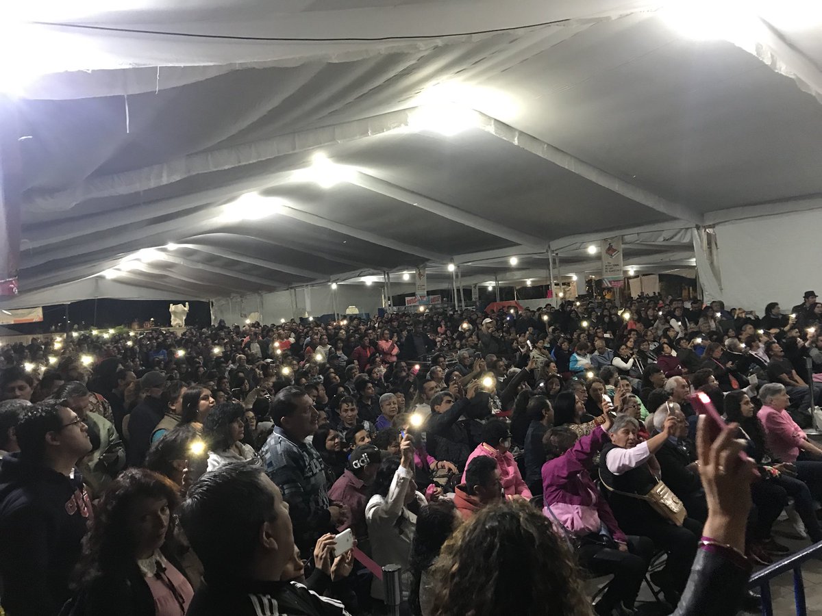AzcapotzalcoMx's tweet photo. Vecinos disfrutan de Victor Carré que interpreta junto a la Big Band Jazz de México, canciones de José José.
#FILAzcapo
#AzcapotzalcoEnComunidad https://t.co/KxzmN3ei2P