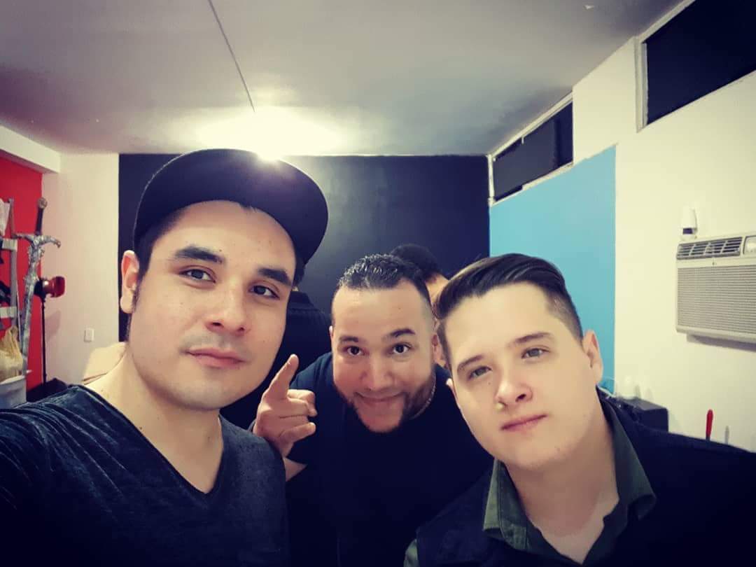 ⚠️Noche de trabajo, sesión de fotos para el disco!⚠️

Ya viste nuestro video promocional Mas alla del Sol? Te invitamos a verlo a traves del siguiente enlace:

youtu.be/TPe2BNgg-38