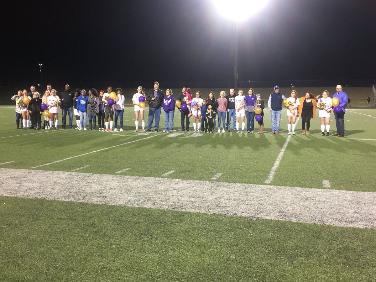 Senior night vs Fossil. ❤️ all you seniors and you will be greatly missed <a href="/marycleek/">Mary-Frances Cleek</a> <a href="/KenzieBlackburn/">McKenzie</a> <a href="/ShelbyCastle2/">shelby</a> <a href="/Maddie_Munoz99/">Madeline Munoz</a> @Jordymonet <a href="/BrittanyShipp2/">Brittany Shipp</a> <a href="/lauren_wallace3/">Lauren wallace</a> and Brooke McGee