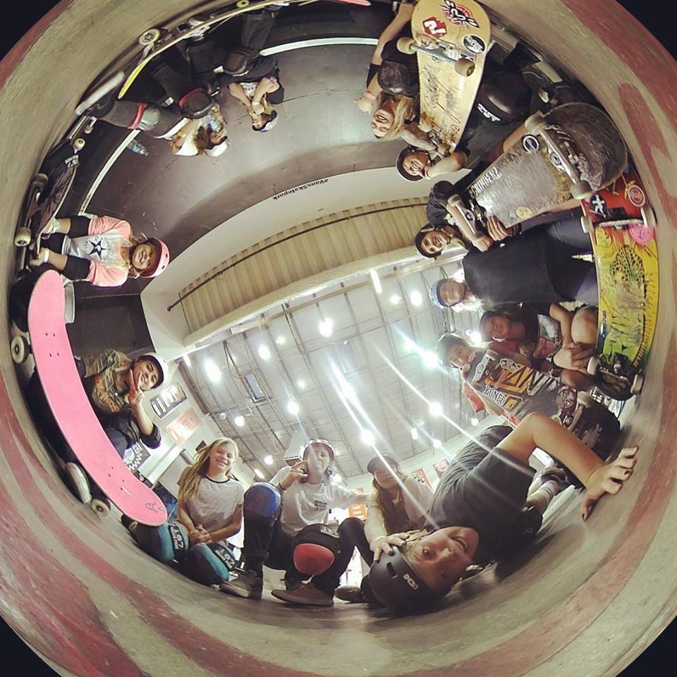 Xiaomi's tweet photo. Just some skating legends checking out #MiSphereCamera!
What do you get up to when you are hanging out with your friends? #juicemagazine https://t.co/Ax0XEUyk7q