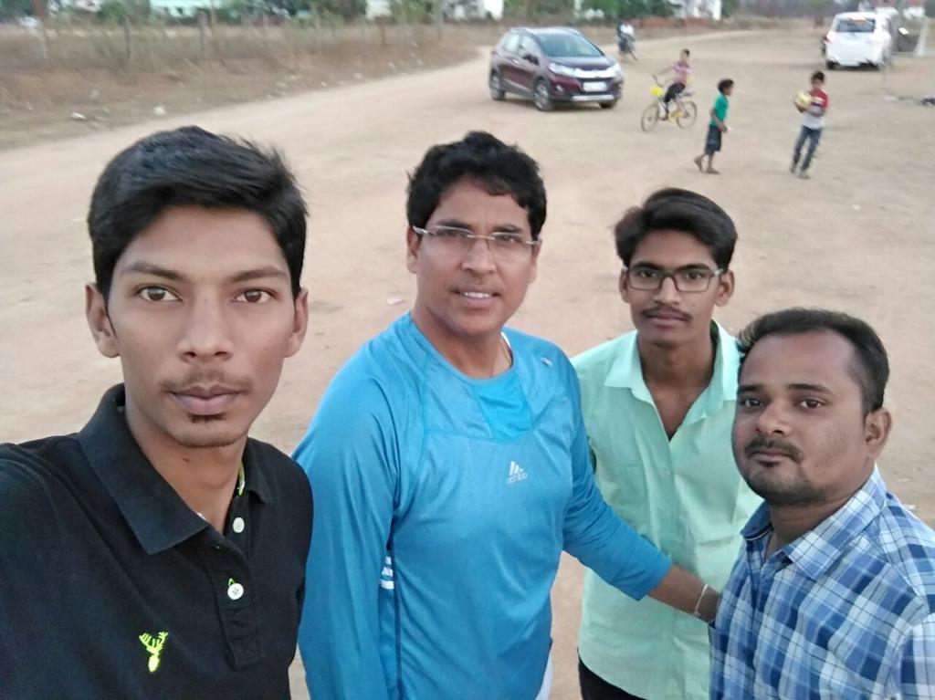 AkashSahu95's tweet photo. @aksahoo_odisha Dr. Arun sahu sir with #Youth_Generation_Bijepur 
Epic moment for us. https://t.co/lbwTVCiKjC