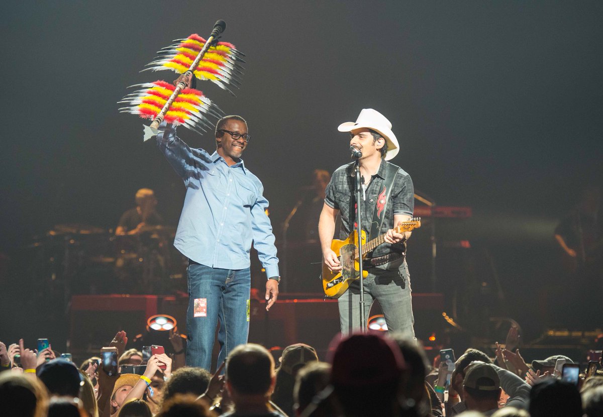 BradPaisley's tweet photo. How ‘bout them @Seminoles! Thanks for having us. #WeekendWarriorTour https://t.co/zCRjJoEGta
