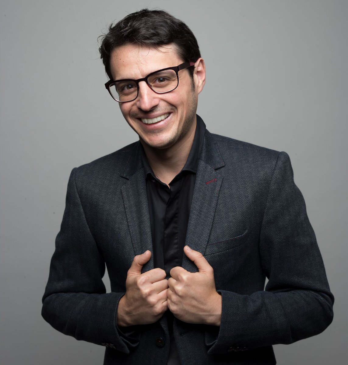 axumgraphics's tweet photo. #HappyFriday!! Meet the 1st judge for the #AuteuristWebVRHackathon @Mozilla: @iboshoer is a versatile, creative VFX/VR technologist/ innovator. Feature film credits include: The Revenant and The Wolf of Wall Street. Sign up here: https://t.co/tkheXE9m76 https://t.co/L2zkPiqnYy