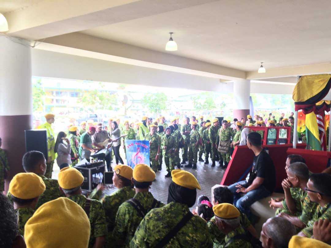 Rela_Jerantut's tweet photo. RT @RELA_Sarawak: Persembahan Buskers di perkarangan Stadium Perpaduan Negeri Sarawak.
#HUT46
#RELASetia4Negaraku
#SetiaBerbakti https://t.co/2mRuIBJXDZ