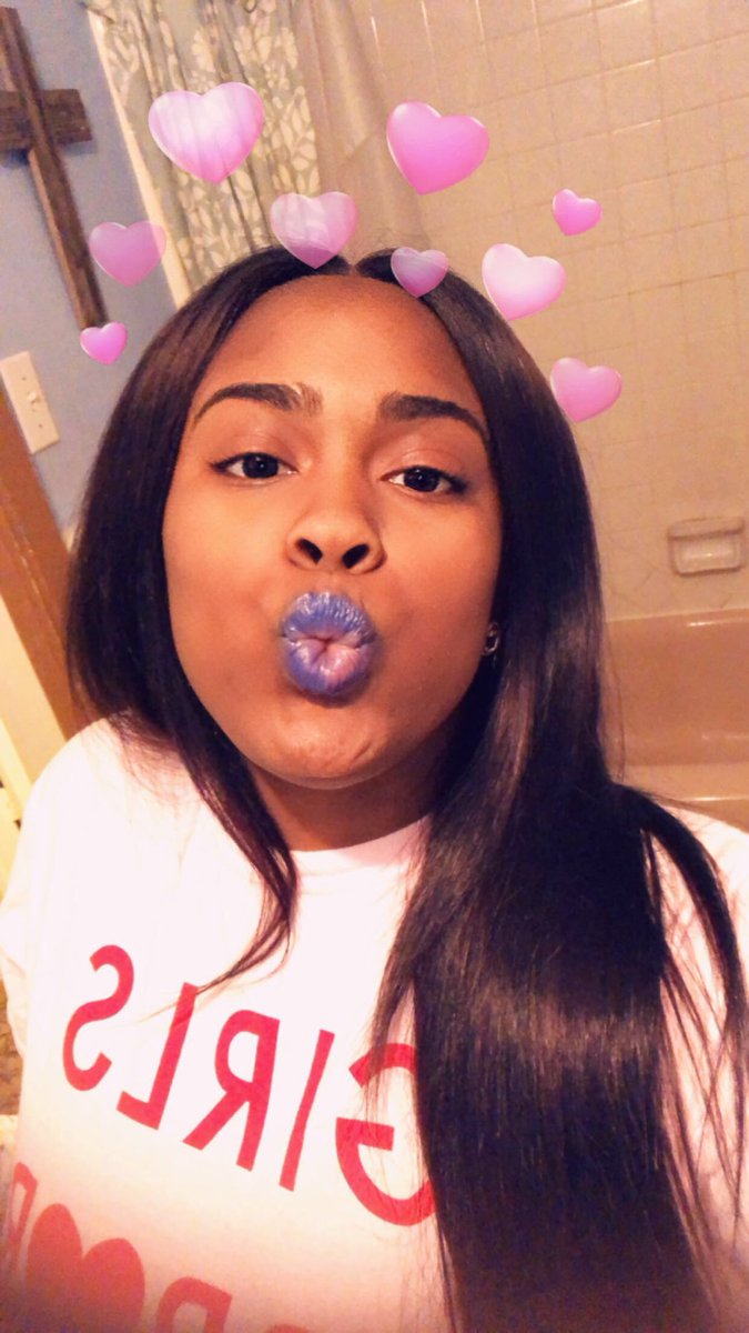 confidenccee's tweet photo. I️ break rules #WCFRIDAY (P.s. my nephews always say I️m pretty and they told me I️ cute in this lipstick) 😍😍😍😍😍😍 https://t.co/S2G6NiXHYg